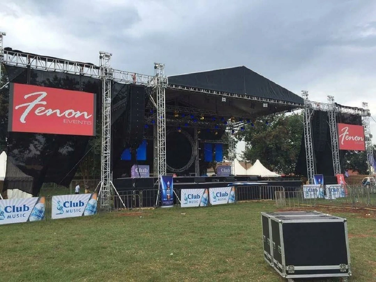 Sublimez votre mariage avec une structure de scène parfaite.