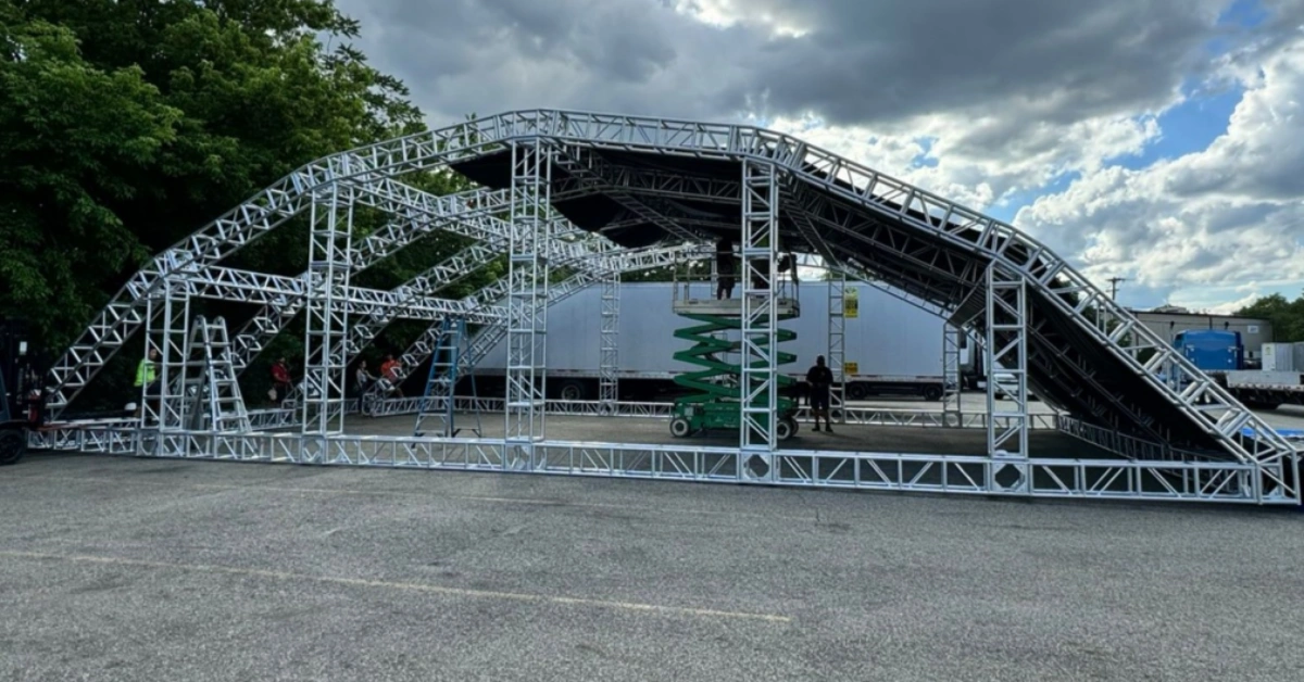 Aluminum arc roof truss stage system