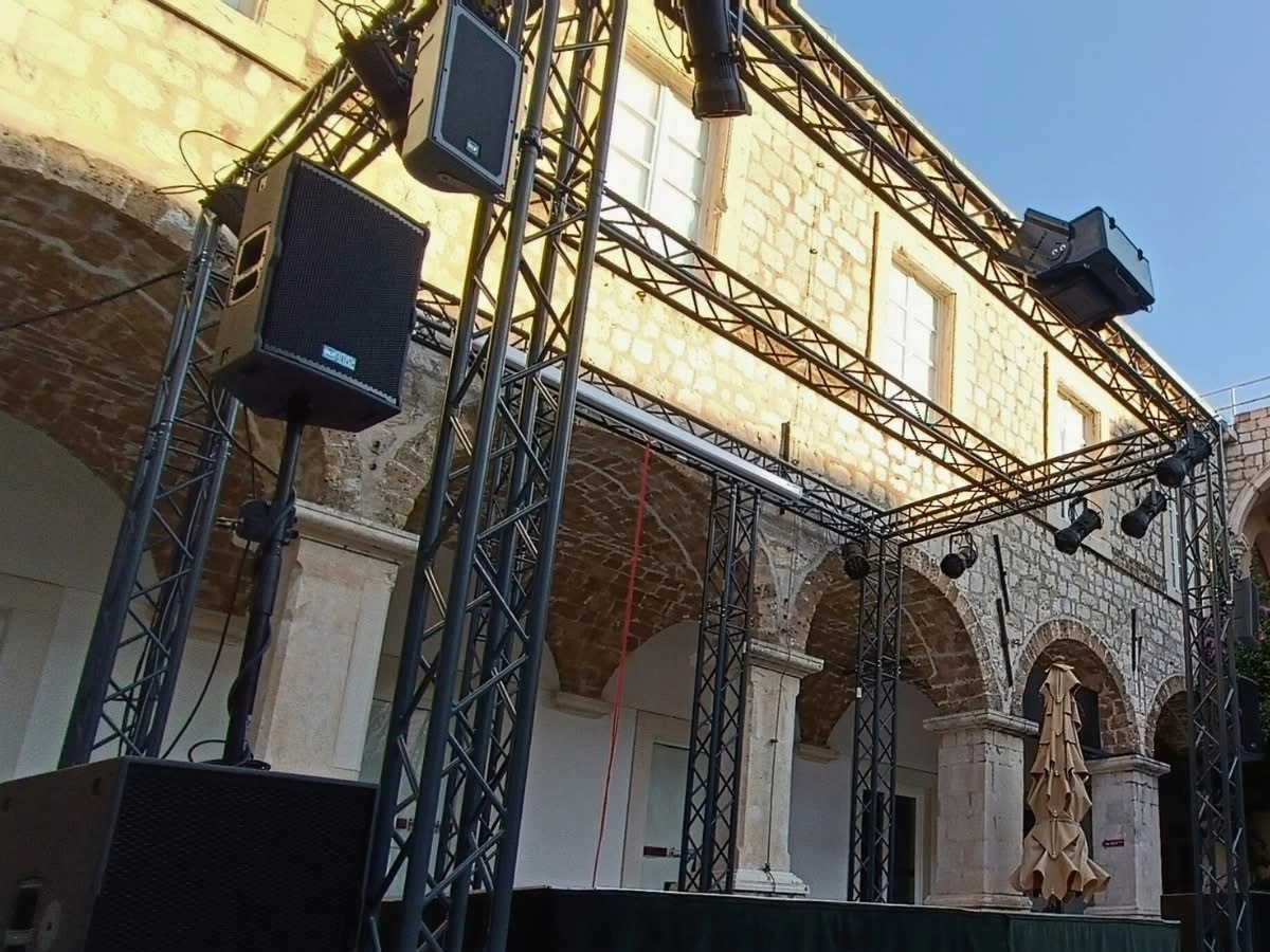black church truss for lighting system