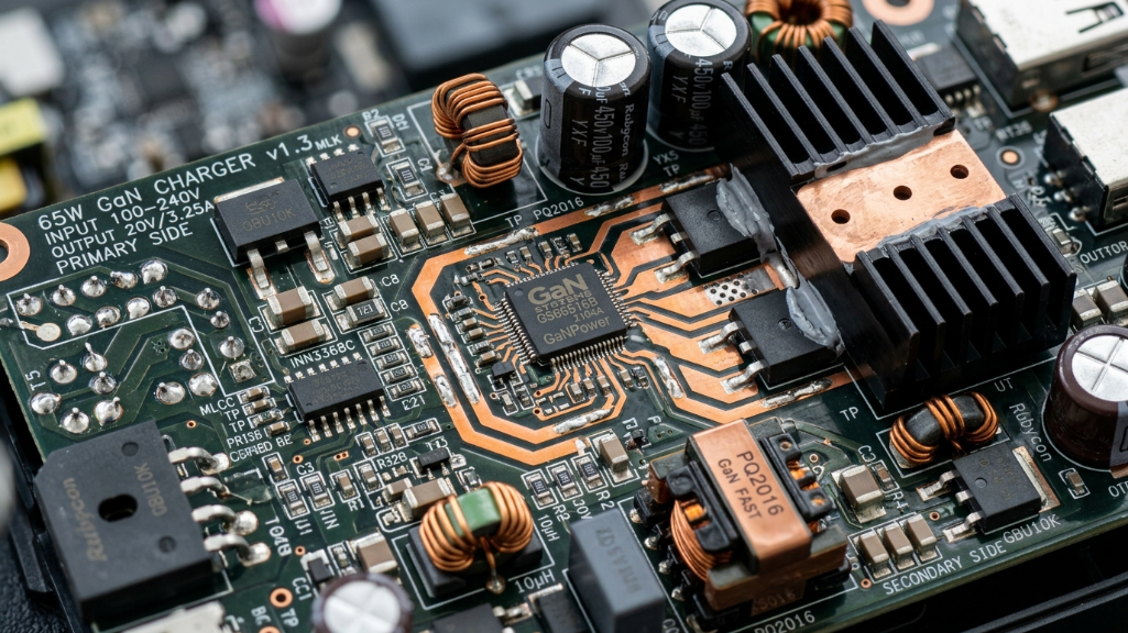 GaN fast charger PCBA thermal management design close up.png
