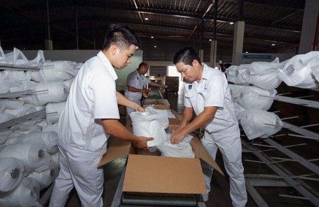 Each blanket is inspected before shipment to ensure fabric quality, size accuracy, stitching and packaging meet customer requirements.